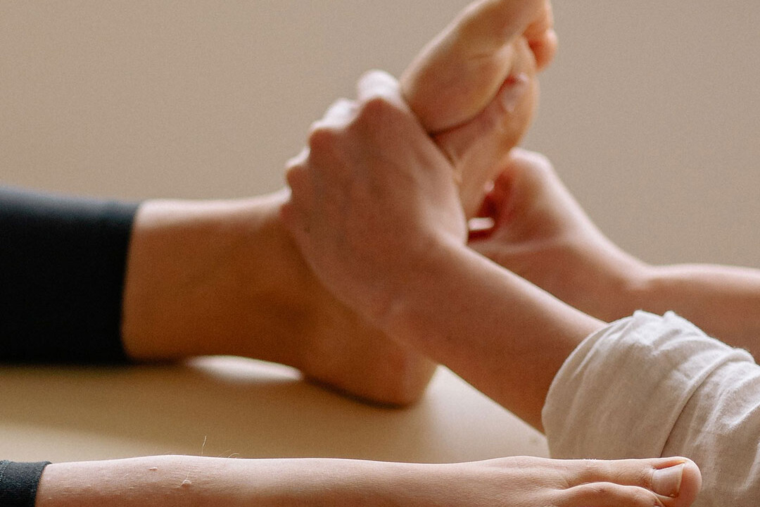 Kje vas boli – Preobremenitev plantarne fascije (plantarni fasciitis)